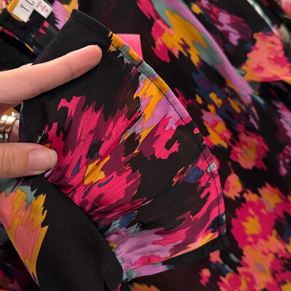 TCEC Colorful Abstract Blouse - Picture 5 of 5